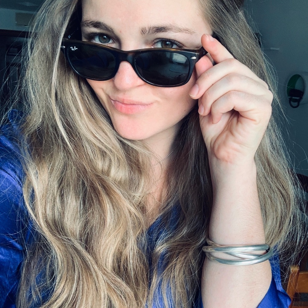 Meet your Posher, Emily